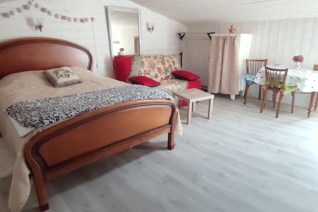 Studio Propre Et Cosy Apartment Le Mesnil-en-Vallee Luaran gambar